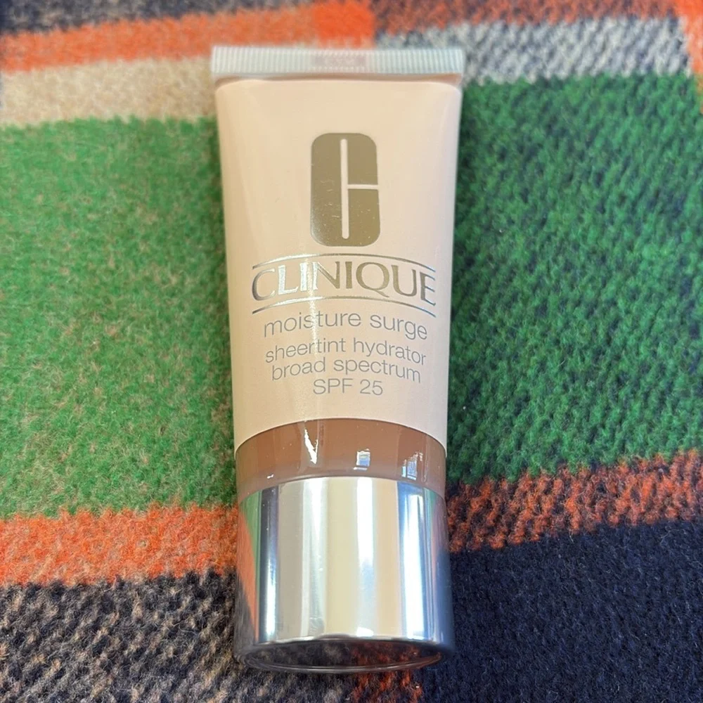 CLINIQUE Moisture Surge Sheertint Hydrator Broad Spectrum SPF 25 Moisturizer